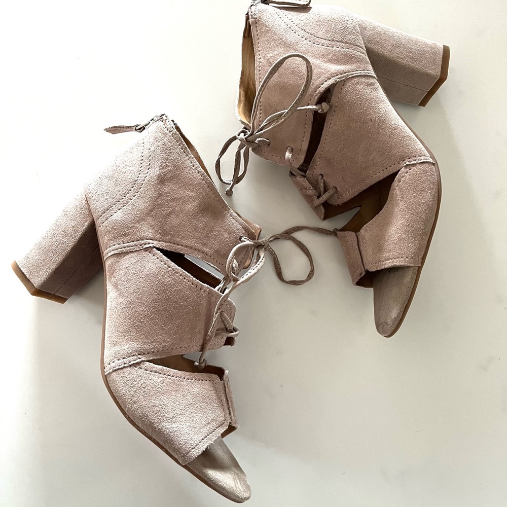 FRANCO SARTO•suede leather taupe lace up peep toe heels 7 NWOT